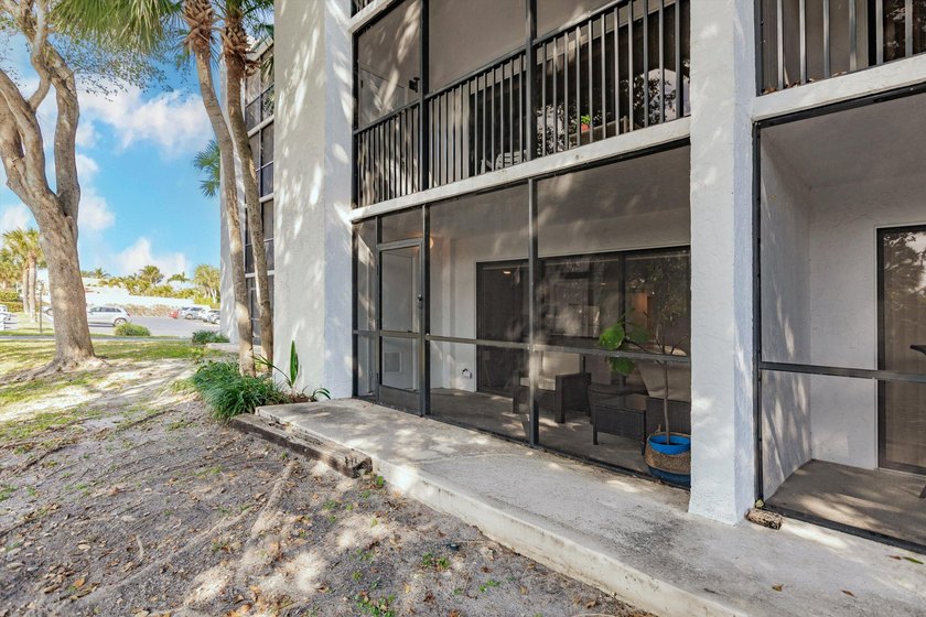 Make this beautifully updated and tastefully decorated 1-bedroom - photo 17