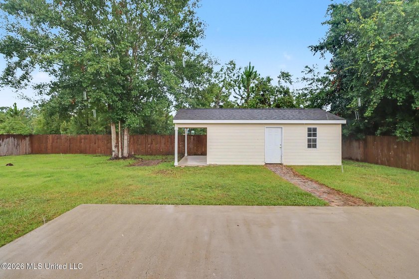 Welcome to this charming 3-bedroom, 2-bath brick home located in - photo 20