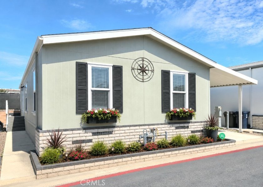 BEACH HOUSE just across the street from the ocean and only a - photo 2