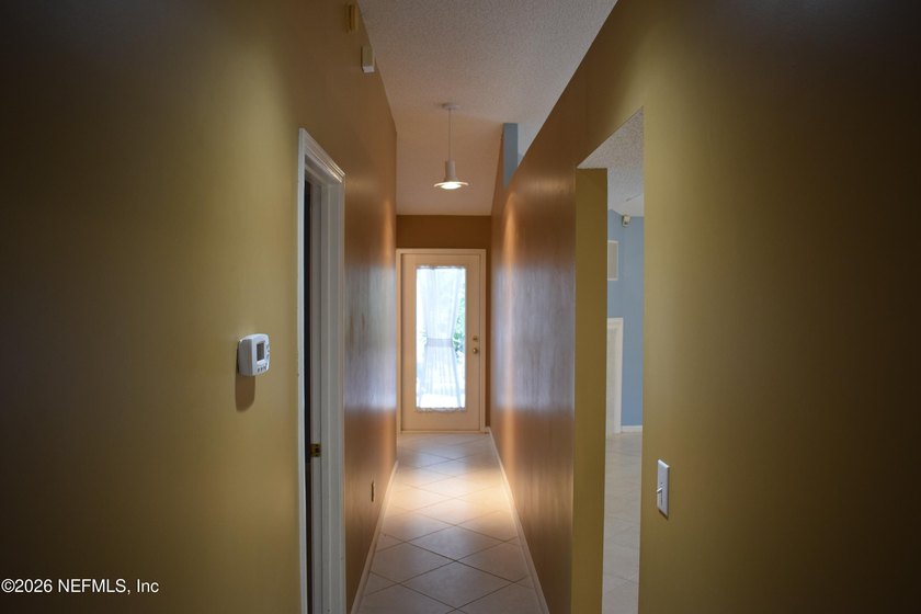 Amazing opportunity. River Point Community Pool Home. 3 bedrooms - photo 12