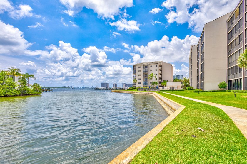 Wake up to breathtaking sunrise views over the ICW - Lake Worth - photo 20