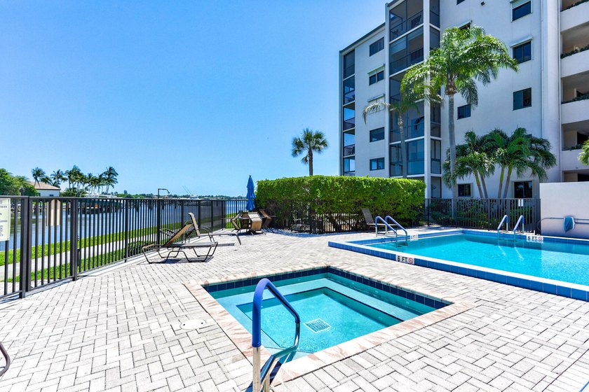 Wake up to breathtaking sunrise views over the ICW - Lake Worth - photo 25