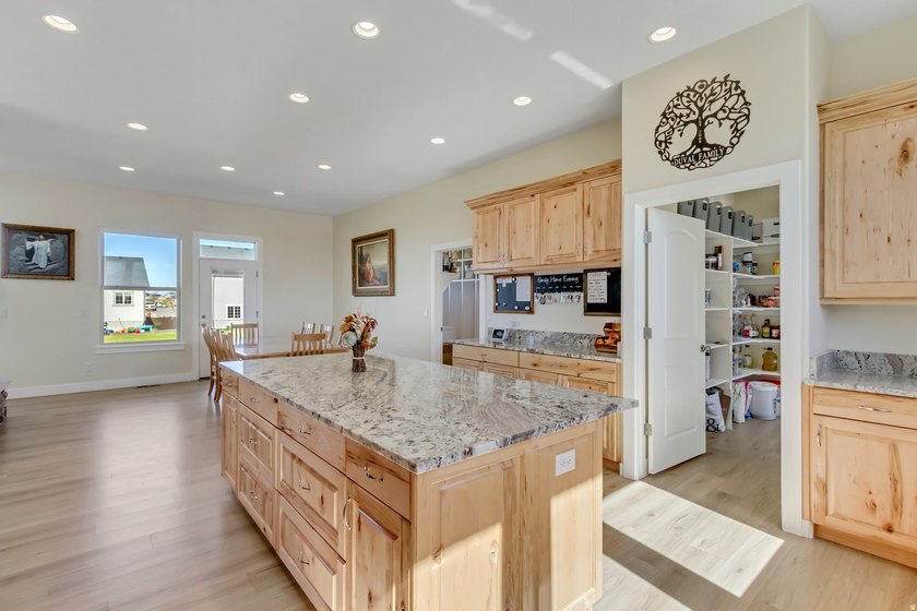 $50,000 PRICE REDUCTION!!! SELLER IS ALSO OFFERING $8,000 toward - photo 6