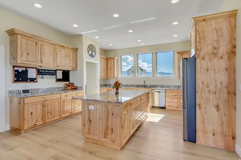 $50,000 PRICE REDUCTION!!! SELLER IS ALSO OFFERING $8,000 toward - photo 7