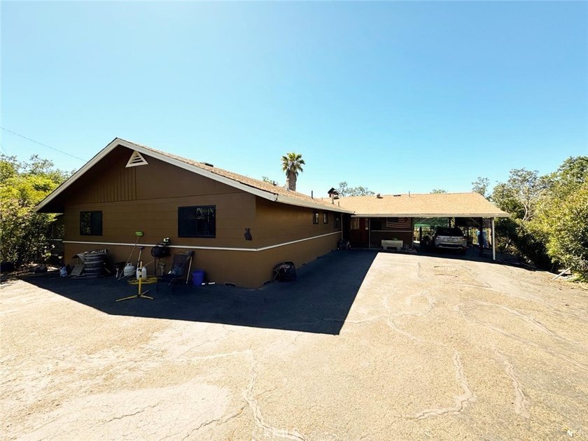 Galloping Vines Estates is a rare opportunity to own a private - photo 2