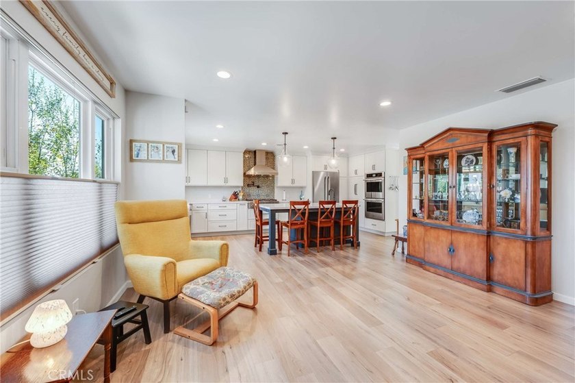 Beautifully updated single-story home offering three bedrooms - photo 8