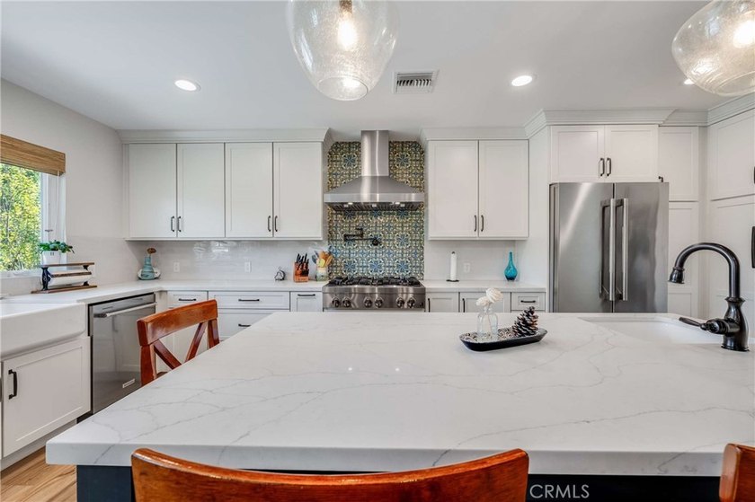Beautifully updated single-story home offering three bedrooms - photo 9