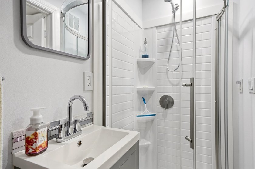 Rare 4-bedroom, 4-bath tri-level townhome in Belle Isle, one of - photo 12