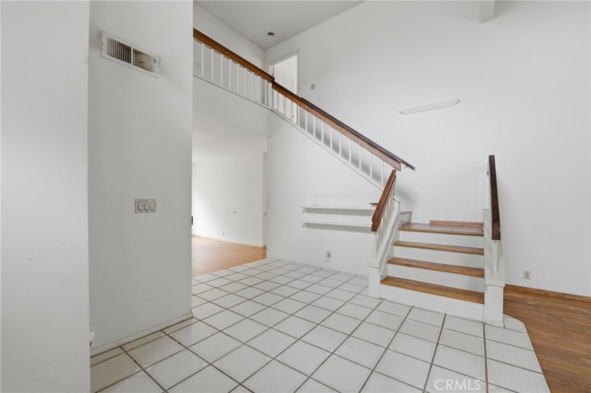 Welcome to this beautiful four-bedroom, three-bathroom home with - photo 4