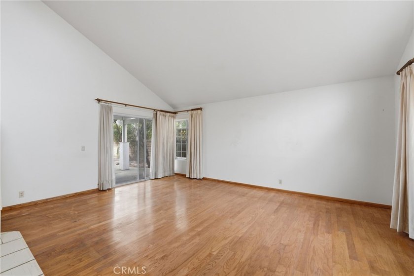 Welcome to this beautiful four-bedroom, three-bathroom home with - photo 6