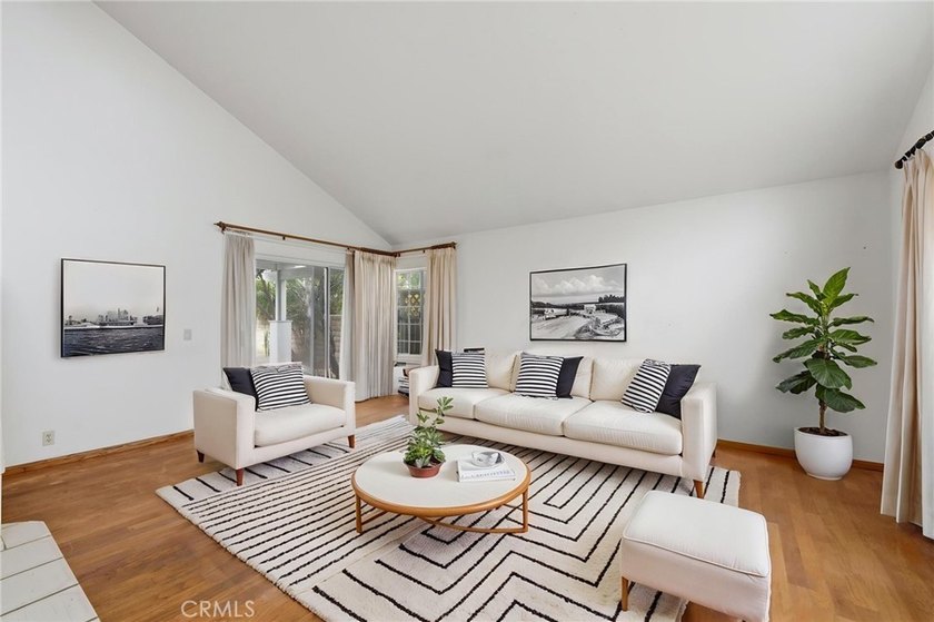 Welcome to this beautiful four-bedroom, three-bathroom home with - photo 7