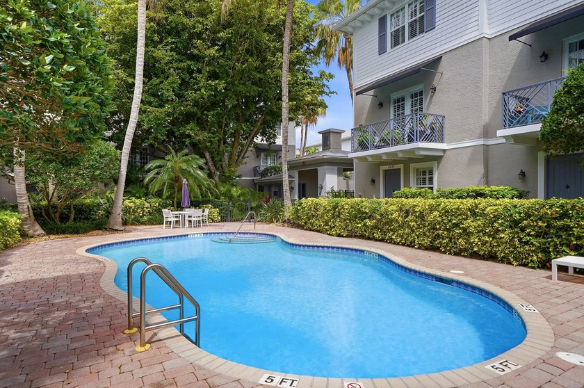 Rare 4-bedroom, 4-bath tri-level townhome in Belle Isle, one of - photo 45