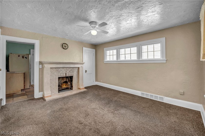 Welcome home to this charming and beautifully updated three - photo 11