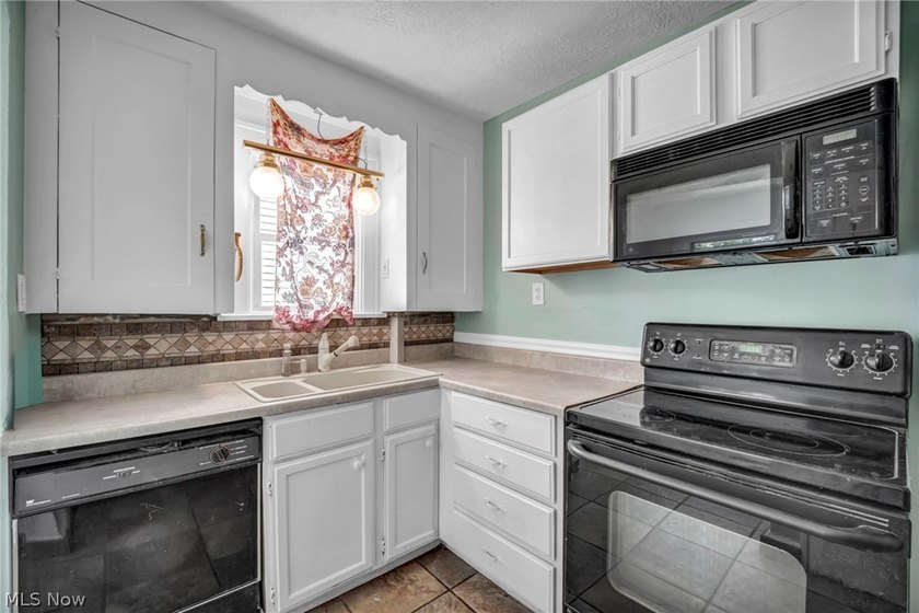 Welcome home to this charming and beautifully updated three - photo 13