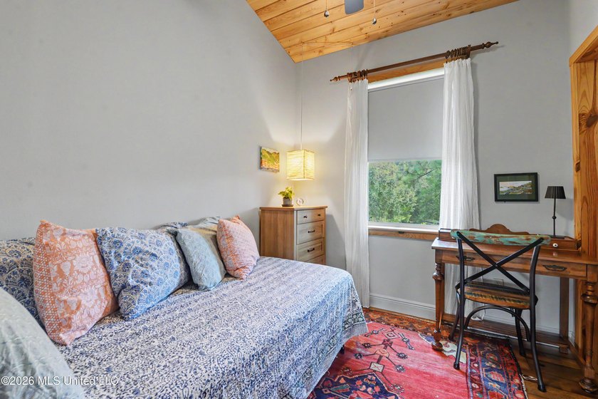 Welcome to this one-of-a-kind waterfront retreat where custom - photo 19