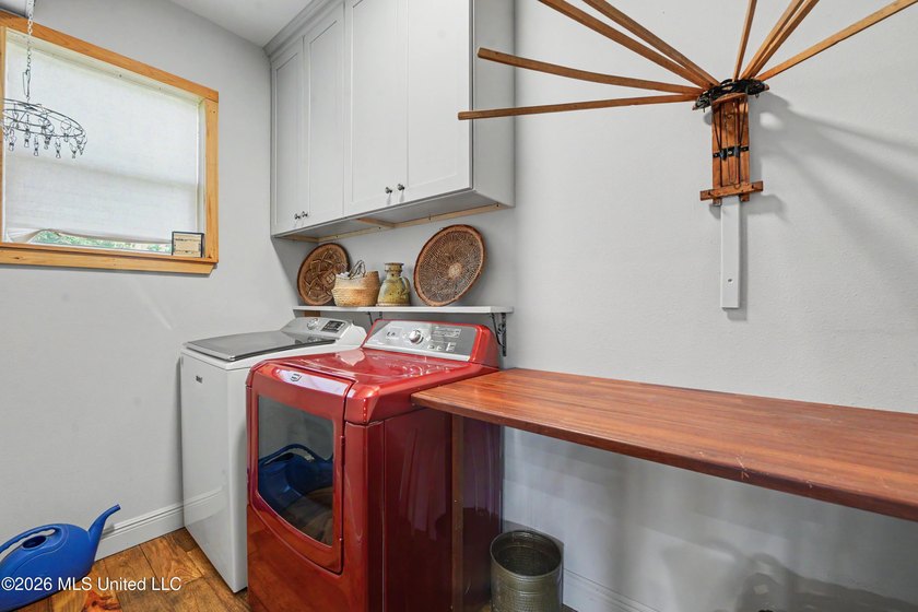Welcome to this one-of-a-kind waterfront retreat where custom - photo 22