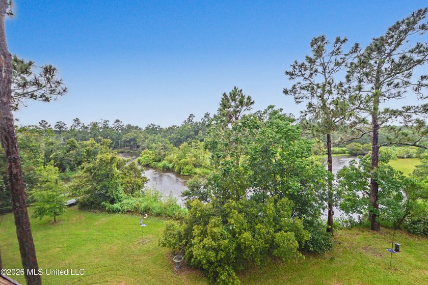 Welcome to this one-of-a-kind waterfront retreat where custom - photo 26