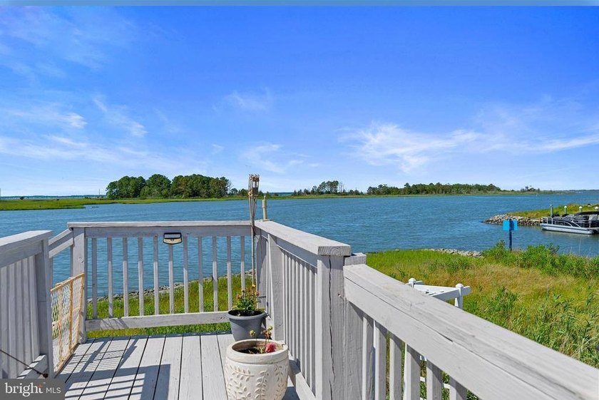 Coastal Living at Its Best! Enjoy life in a beautiful waterfront - photo 30