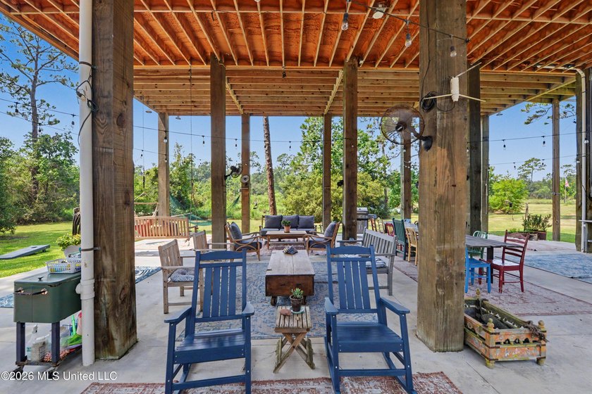 Welcome to this one-of-a-kind waterfront retreat where custom - photo 32