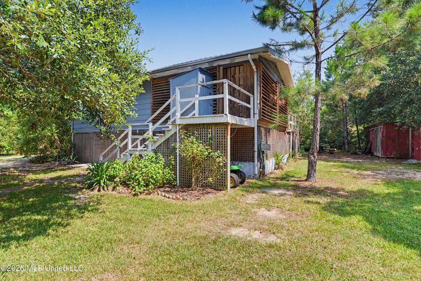 Welcome to this one-of-a-kind waterfront retreat where custom - photo 35