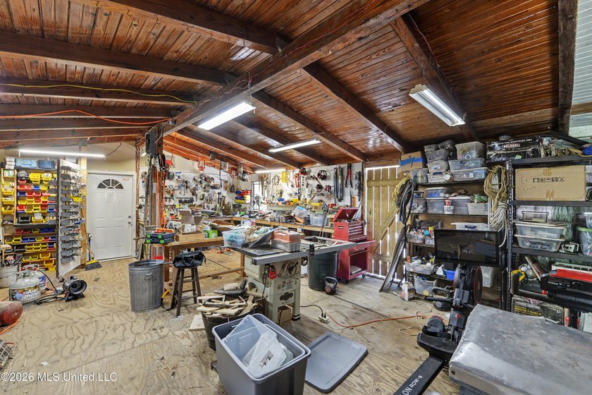 Welcome to this one-of-a-kind waterfront retreat where custom - photo 36