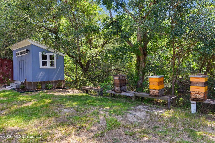 Welcome to this one-of-a-kind waterfront retreat where custom - photo 37