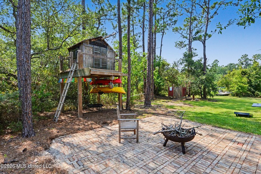Welcome to this one-of-a-kind waterfront retreat where custom - photo 40