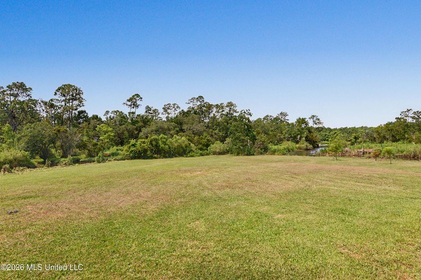 Welcome to this one-of-a-kind waterfront retreat where custom - photo 44