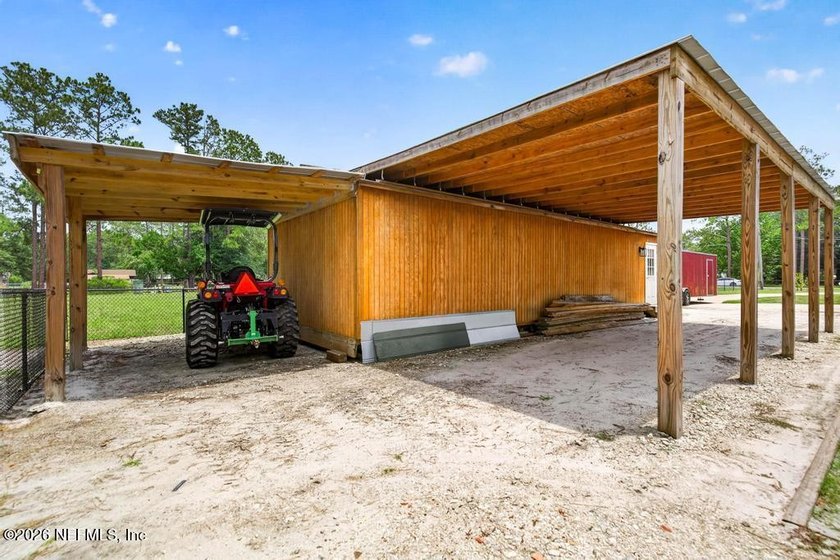 Welcome to your own private retreat! Set on a spacious 1.33-acre - photo 44