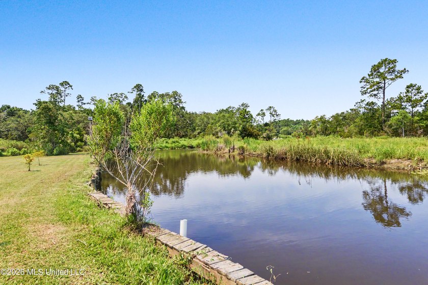 Welcome to this one-of-a-kind waterfront retreat where custom - photo 47