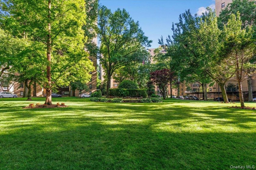 Welcome to 6 Fordham Hill Oval, Unit 12H, a move-in ready - photo 20