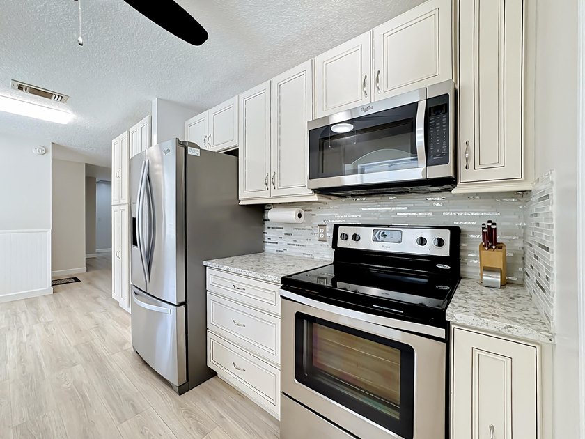 Beautifully remodeled 3BR/2BA home in sought-after Indian River - photo 11