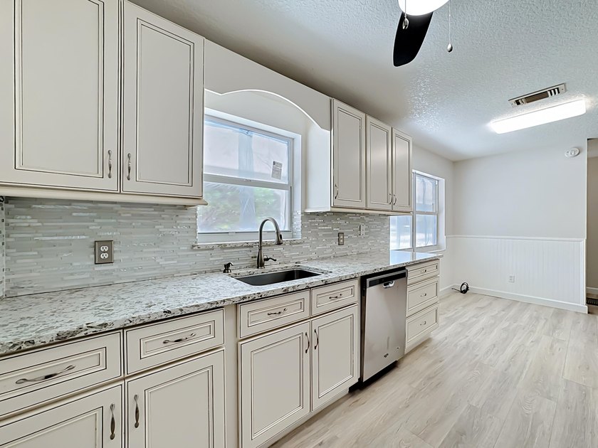 Beautifully remodeled 3BR/2BA home in sought-after Indian River - photo 12