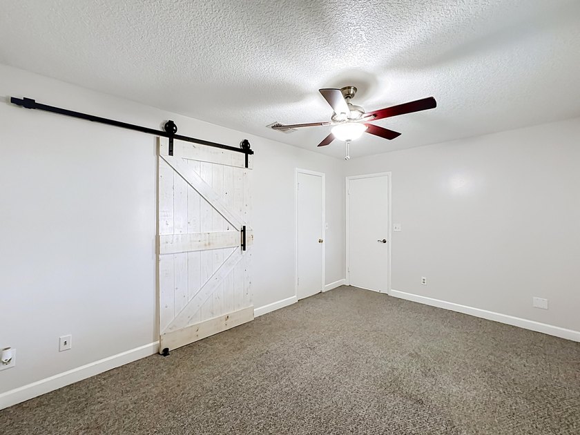 Beautifully remodeled 3BR/2BA home in sought-after Indian River - photo 17