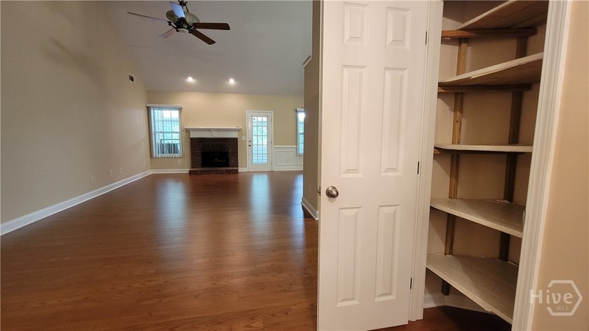 Expansive well maintained Jefferson home near Hoschton - photo 8