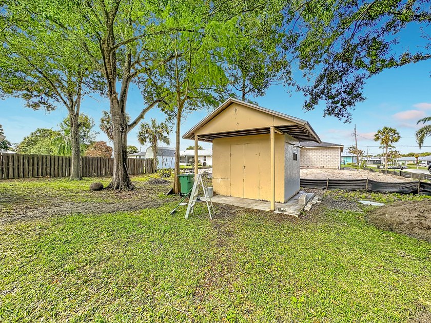Beautifully remodeled 3BR/2BA home in sought-after Indian River - photo 21