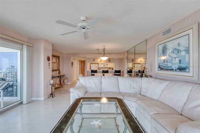 Perched on the 20th floor of Oceans Eight, this exquisite - photo 21