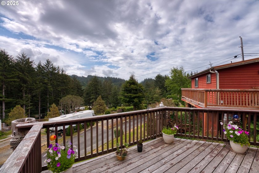 Income Producing Vacation Rental, REMODELED with Class and Style - photo 27