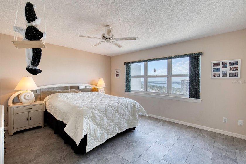 Perched on the 20th floor of Oceans Eight, this exquisite - photo 36