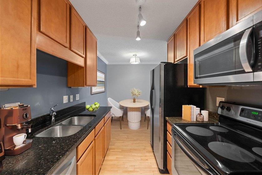 Nestled next to Market Plaza and steps from Bde Maka Ska, 1BR - photo 6