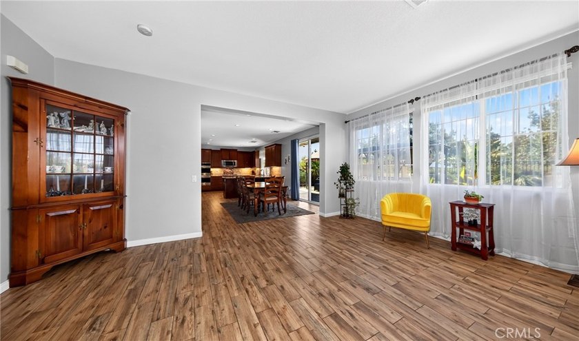 Welcome to this stunning turnkey home in the highly sought-after - photo 10