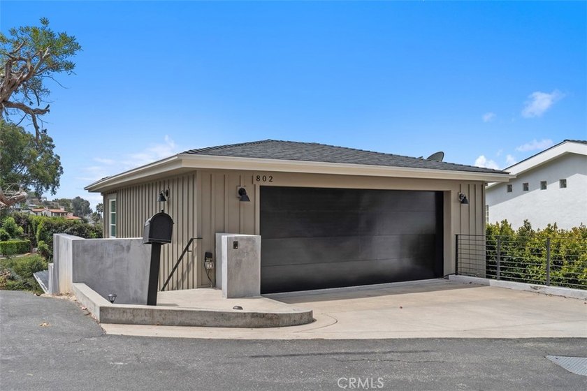Enjoy sweeping ocean views from this 4-bedroom, 3.5-bathroom - photo 3
