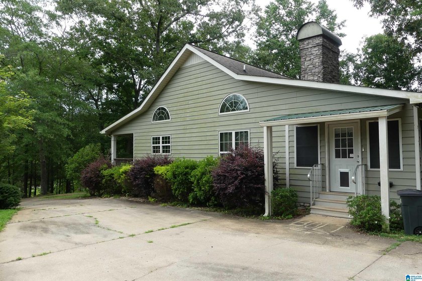 This is a spacious home with 13.55 acres with unlimited rental - photo 3