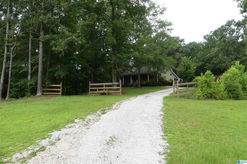 This is a spacious home with 13.55 acres with unlimited rental - photo 6