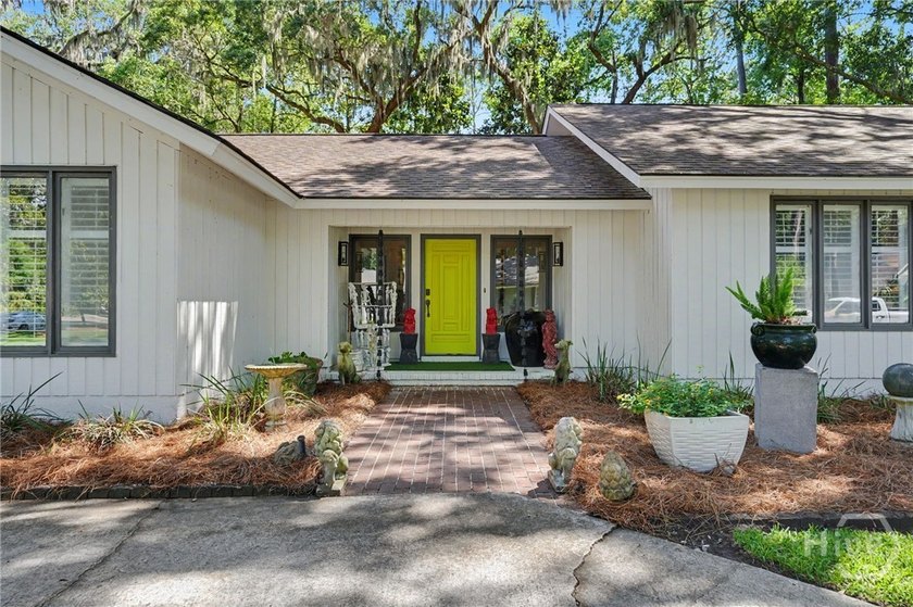 Welcome to 2 Mackay Lane, a designer's island retreat where a - photo 2