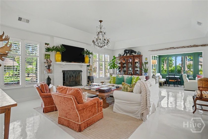 Welcome to 2 Mackay Lane, a designer's island retreat where a - photo 3