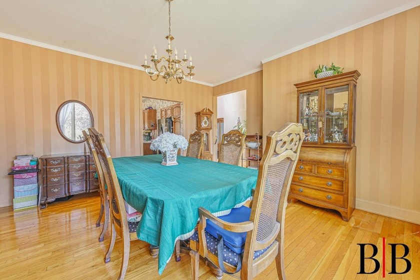 CREATE YOUR DREAM in this fully detached Center Hall Colonial - photo 8