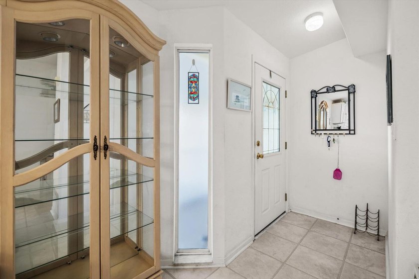 Say hello to seasonal or full time living in this furnished 2 - photo 4