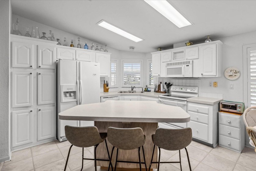 Say hello to seasonal or full time living in this furnished 2 - photo 7