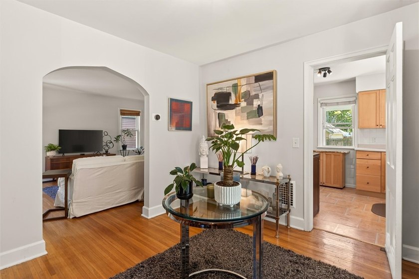 Welcome to 34 Seacliffe Road, Irondequoit! This charming - photo 11